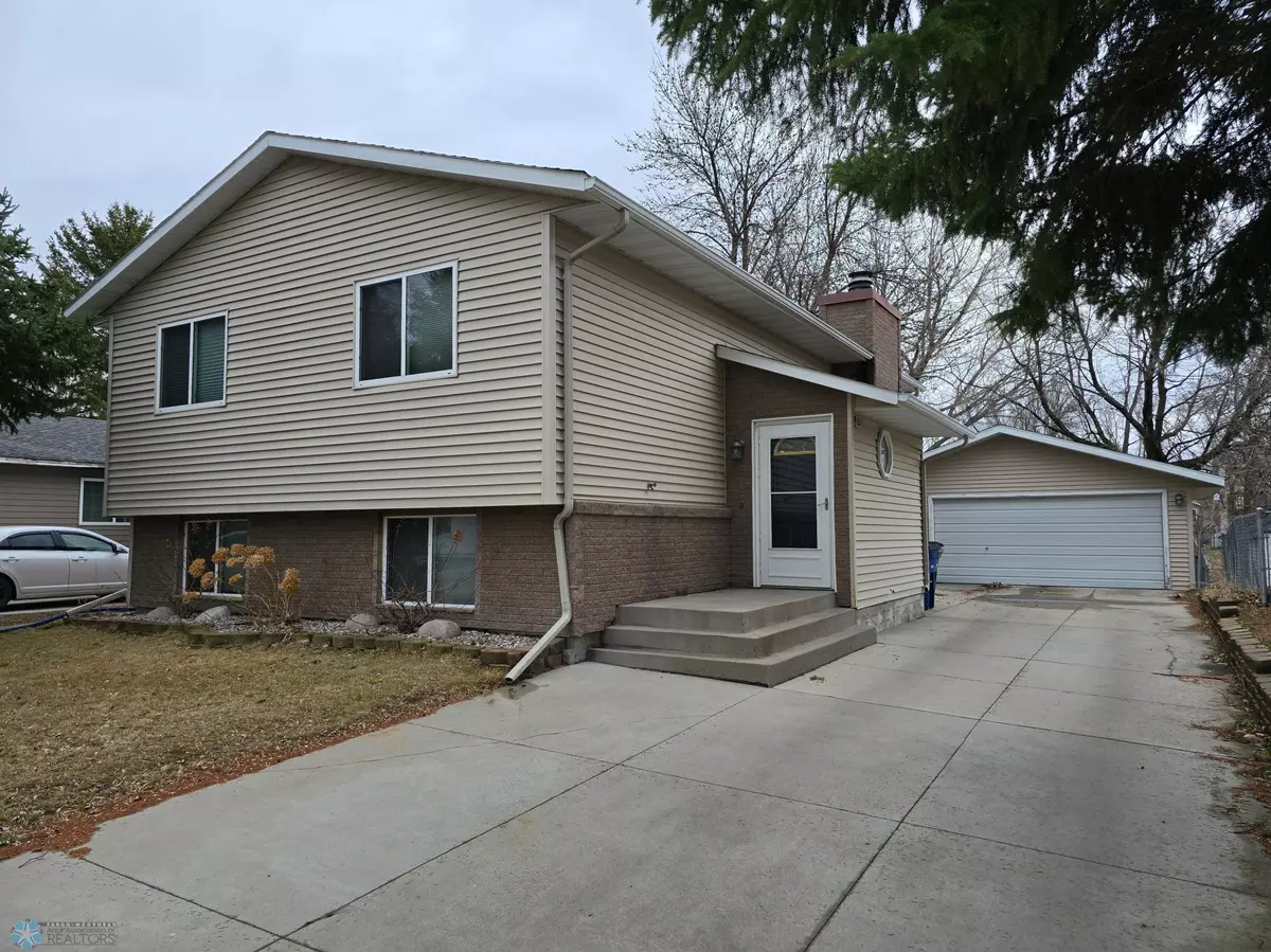 Moorhead, MN 56560,2919 S 17th AVE S