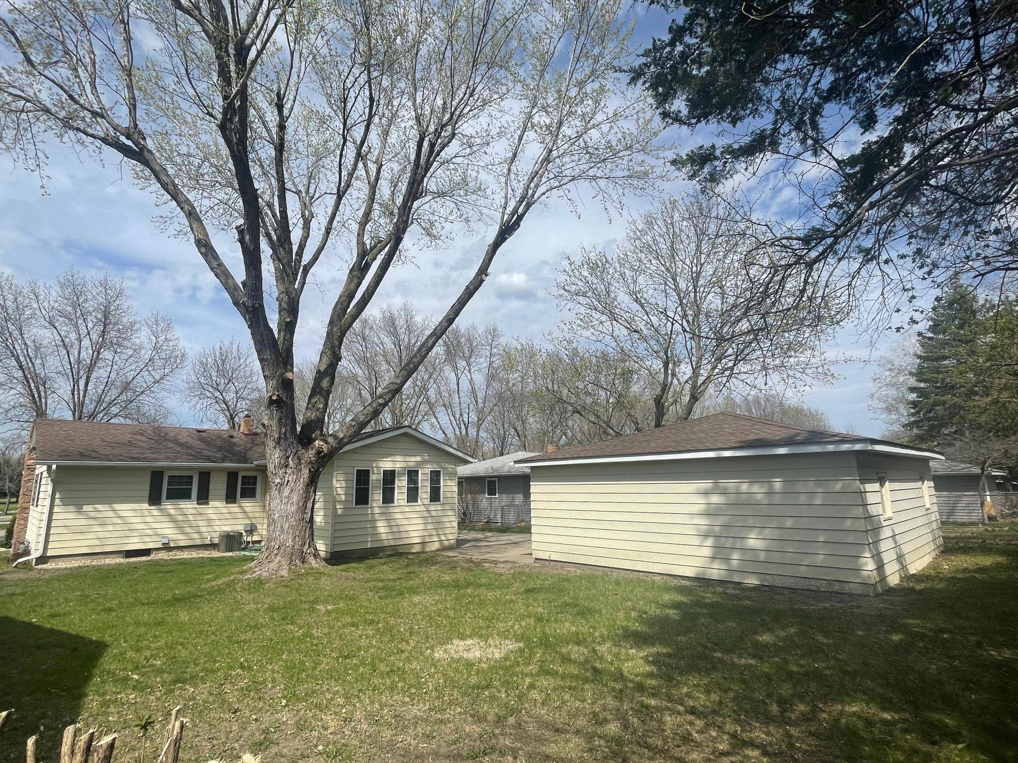 Marshall, MN 56258,625 Southview DR