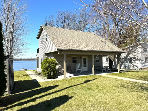 624 Doran DR,  Madison Lake,  MN 56063