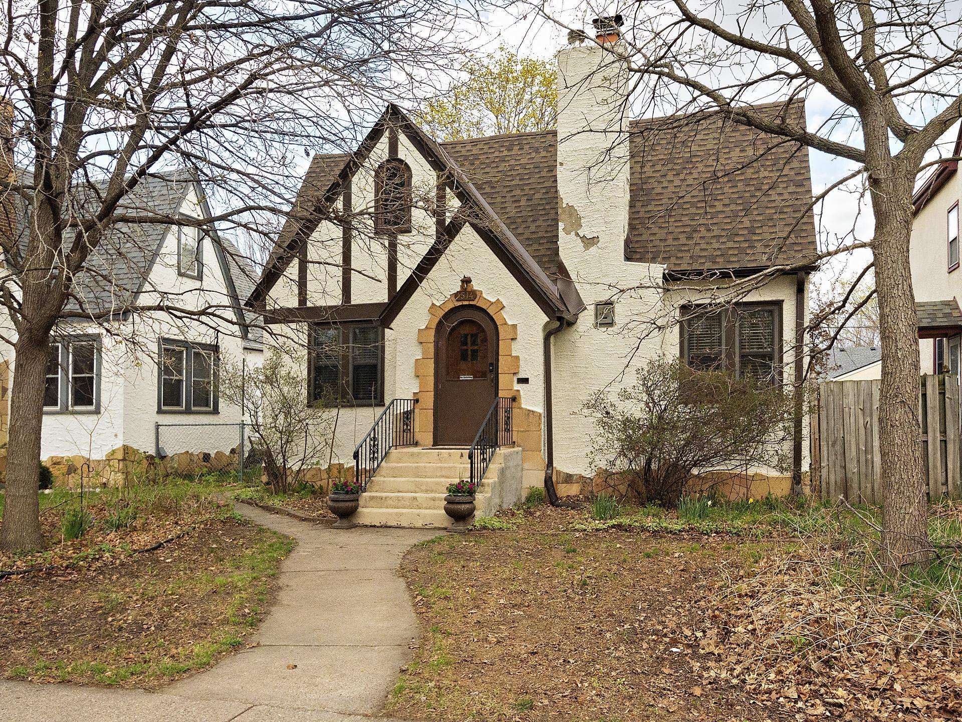 1514 Arona ST, Saint Paul, MN 55108