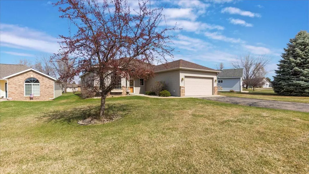 225 Daybreak LN, Sauk Centre, MN 56378