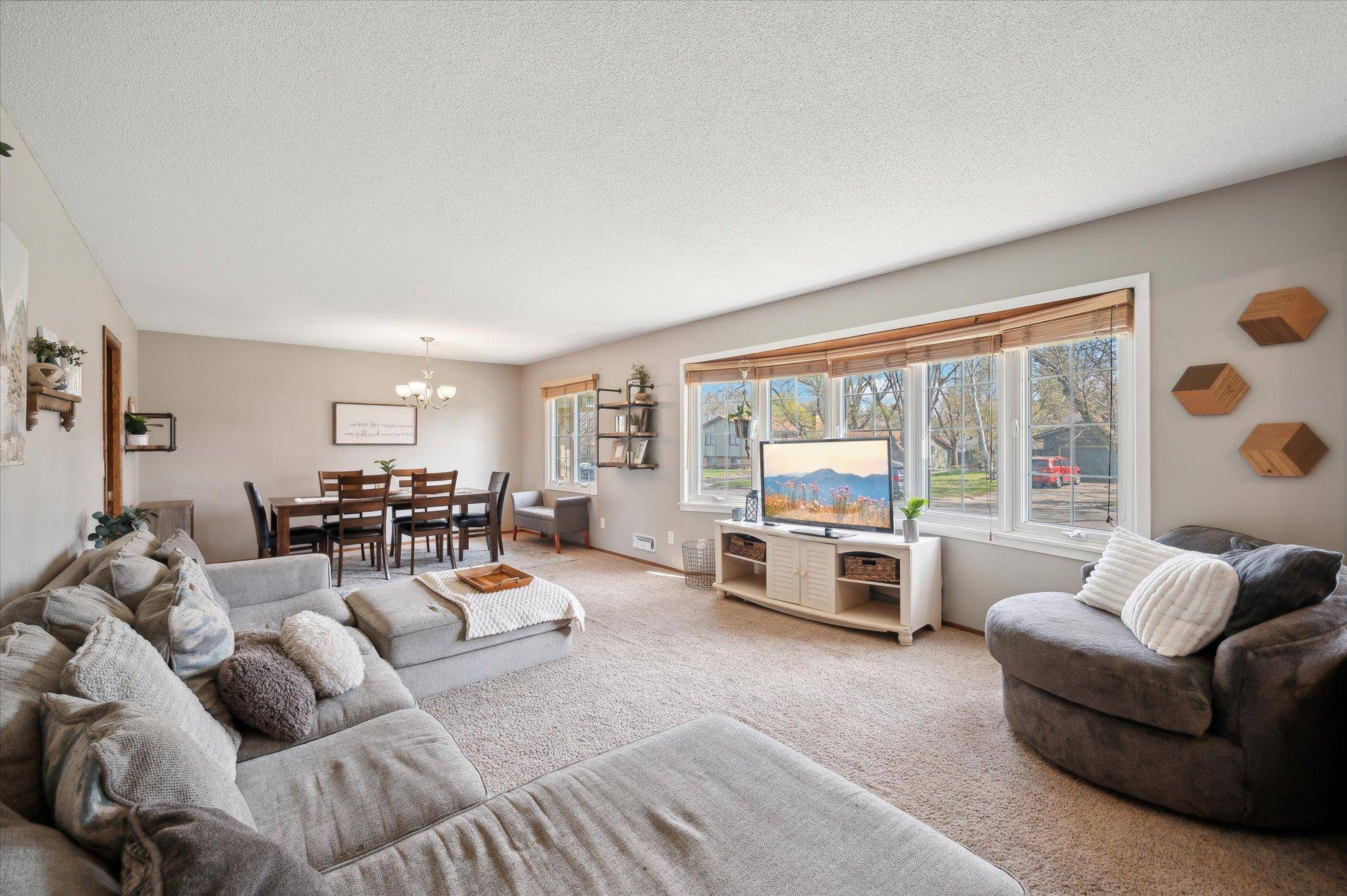 Burnsville, MN 55337,2504 E 121st ST
