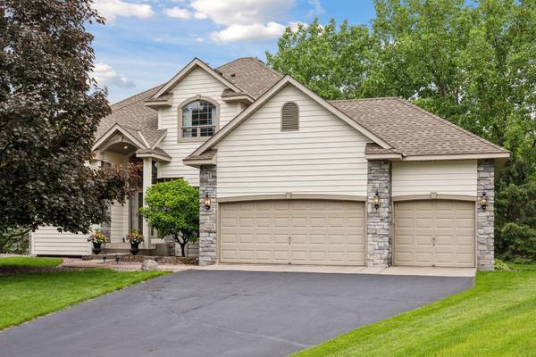 7392 Moonlight LN, Eden Prairie, MN 55346