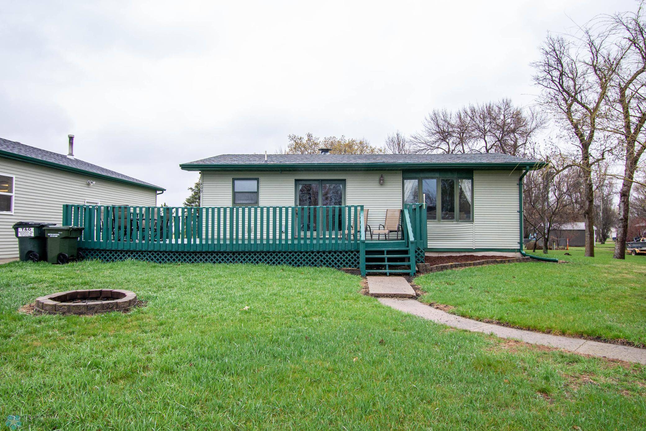 Christine, ND 58015,409 PARK AVE
