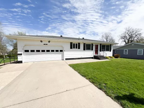 208 E 2nd ST, Adrian, MN 56110