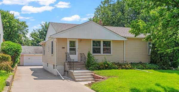 1712 Euclid ST,  Saint Paul,  MN 55106