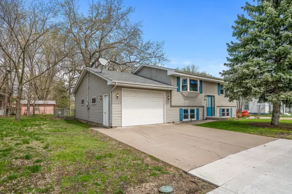 827 W Broadway ST, Monticello, MN 55362