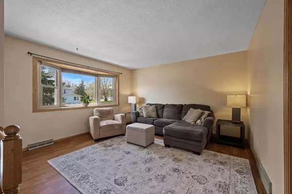 Monticello, MN 55362,827 W Broadway ST