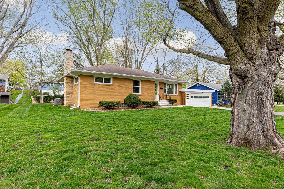 233 Thomas AVE,  Owatonna,  MN 55060