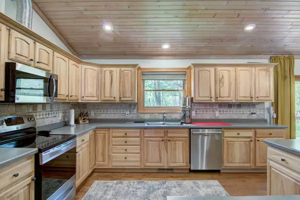 Menomonie, WI 54751,1021 Creek Ridge CT