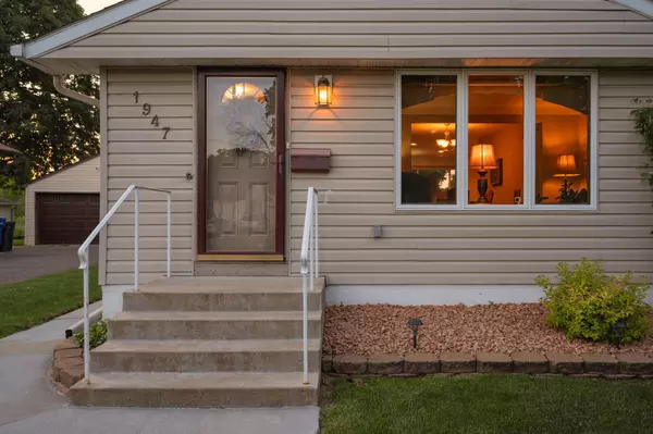 Saint Paul, MN 55116,1947 Field AVE