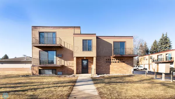 1225 7TH ST S #4, Moorhead, MN 56560