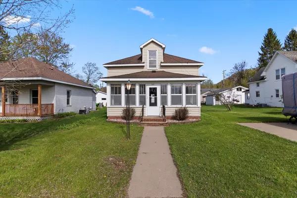 320 S Scott ST, Elmwood, WI 54740