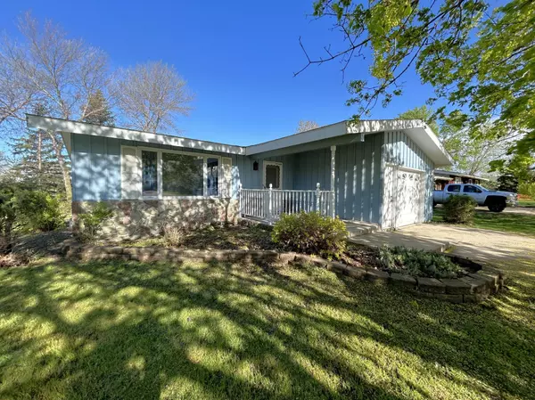 Appleton, MN 56208,925 Ash ST