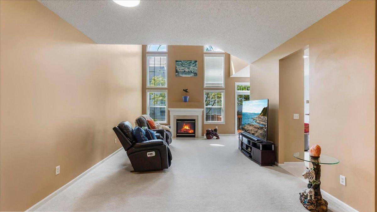 Chaska, MN 55318,1375 White Oak DR