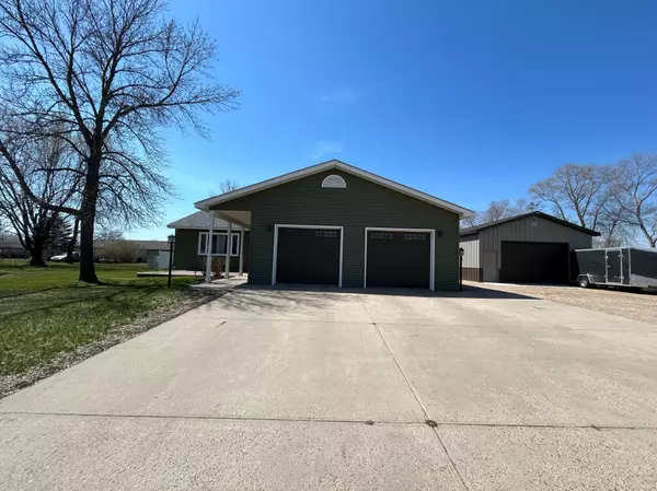 Appleton, MN 56208,949 Ash ST