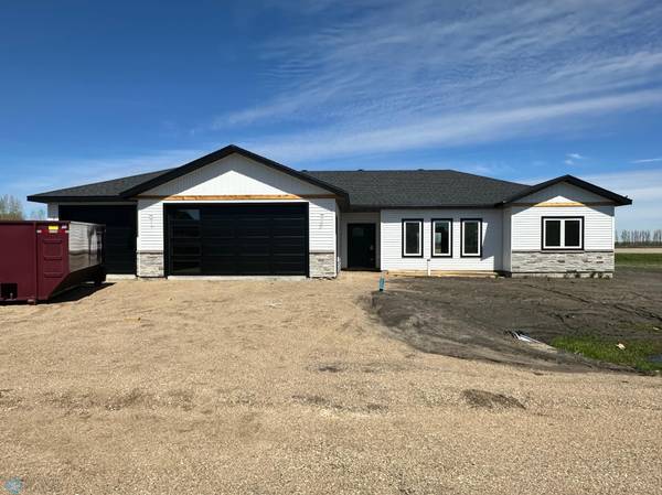 106 Pine DR, Hankinson, ND 58041