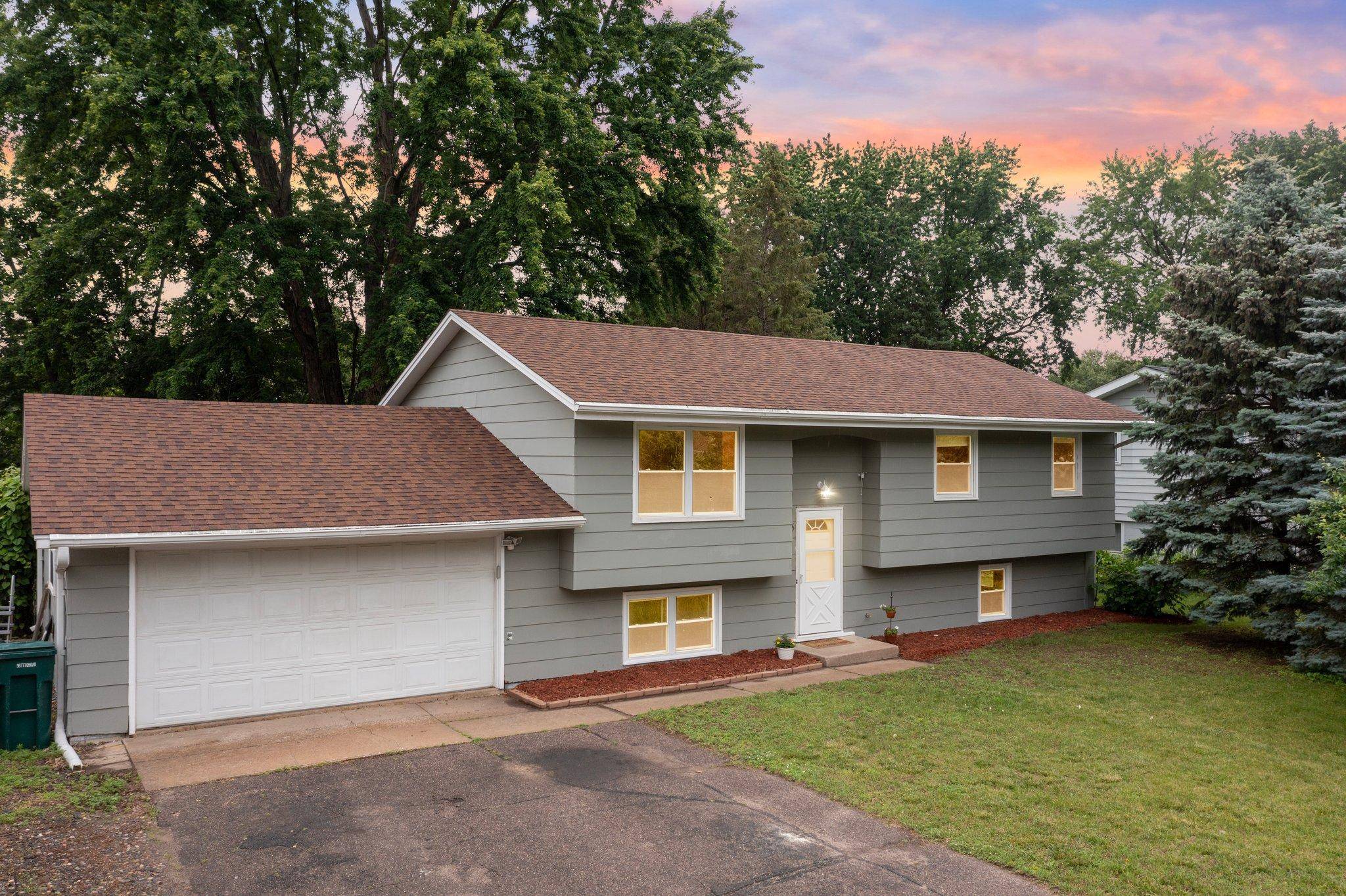 4853 104th AVE NE,  Blaine,  MN 55014