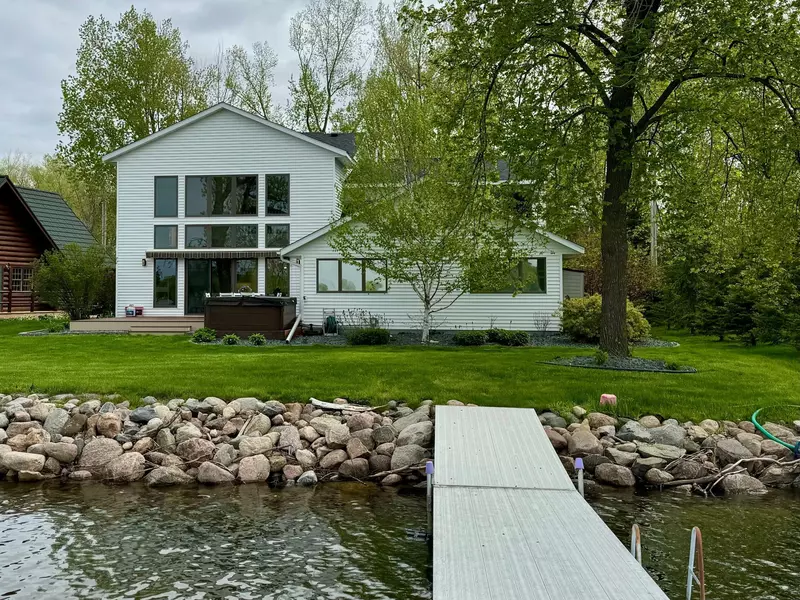 17500 Roberds Lake CT, Faribault, MN 55021