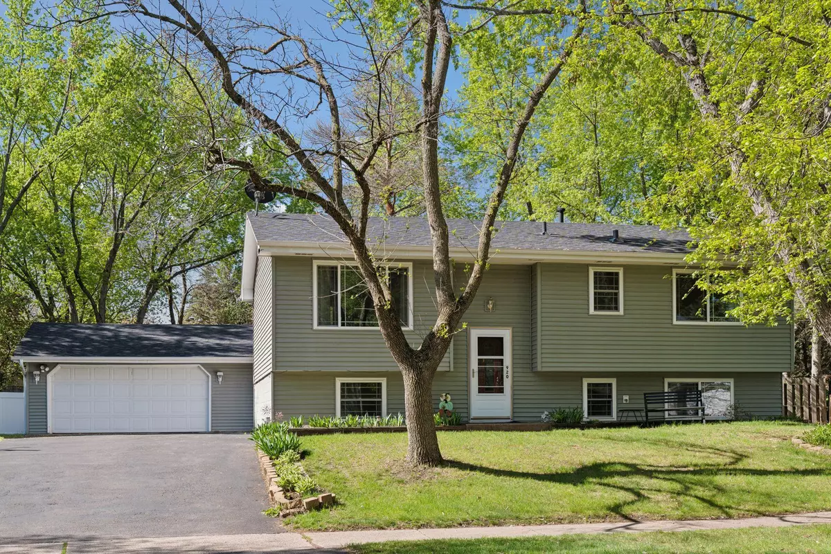 Anoka, MN 55303,920 Blackoaks LN