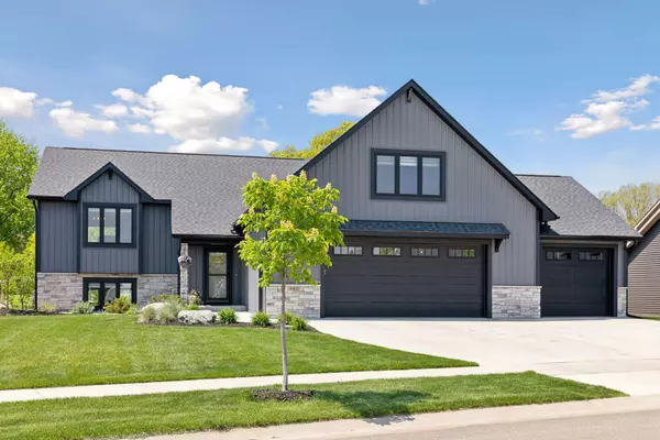 347 Vista CIR,  River Falls,  WI 54022