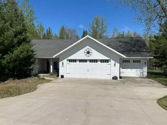 201 Birch LN, Coleraine, MN 55722