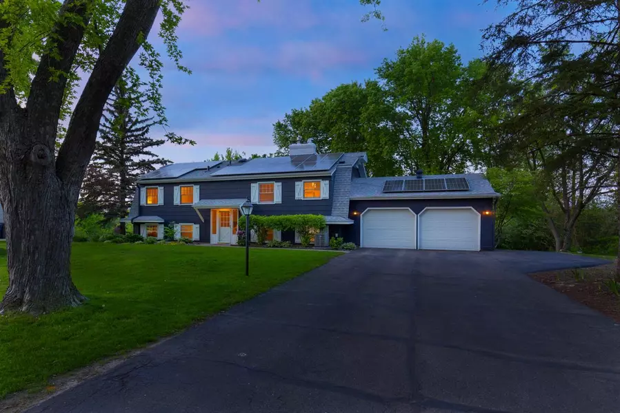 5217 Sequoia DR, Minnetonka, MN 55345