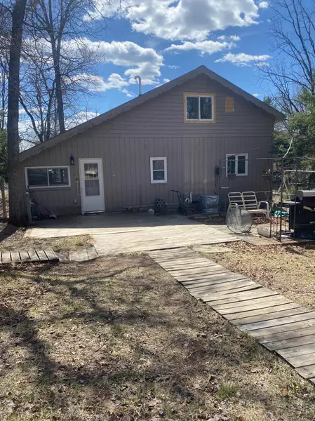 7409 E Lakewood DR, Wascott, WI 54838