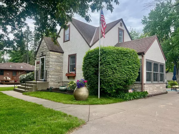 Mounds View, MN 55112,7960 Red Oak DR