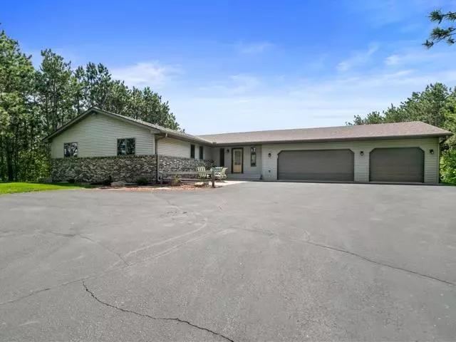 Hudson, WI 54016,735 Packer DR