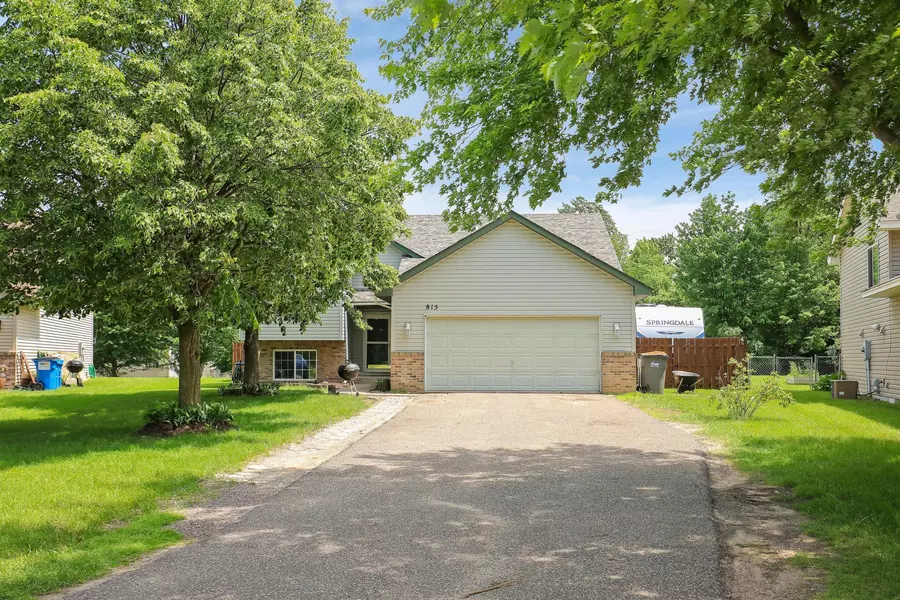 815 Isanti Pkwy NW, Isanti, MN 55040