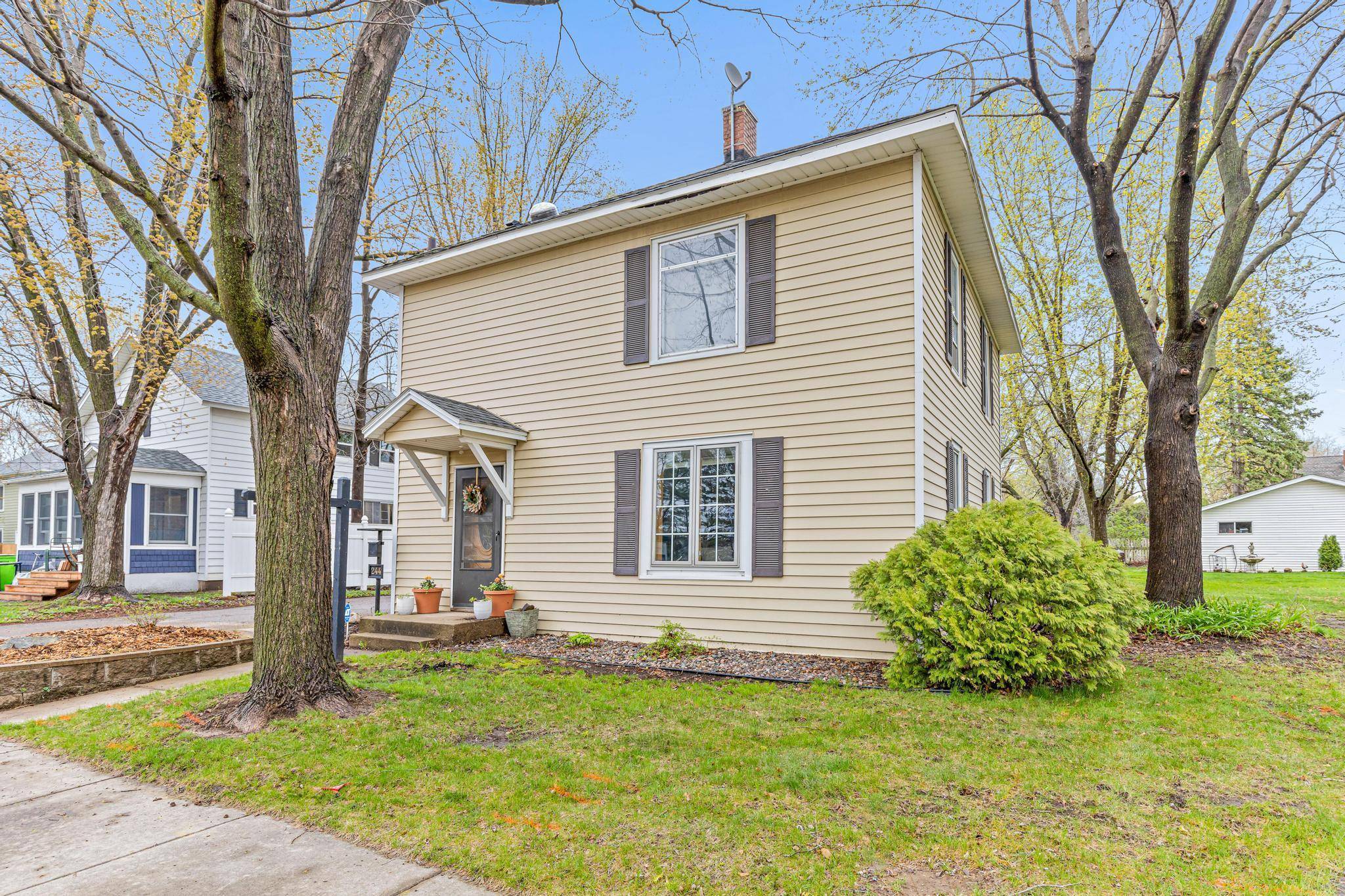 244 S Starr AVE, New Richmond, WI 54017