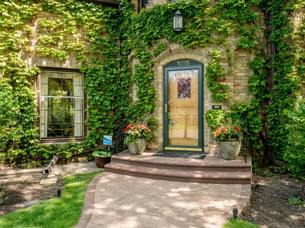 Saint Paul, MN 55116,1335 Beechwood PL