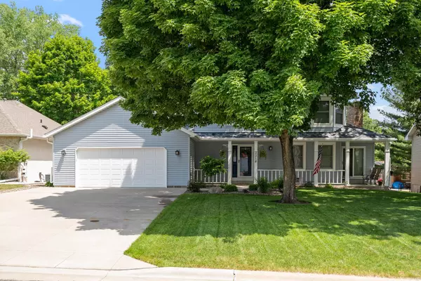 North Saint Paul, MN 55109,2218 Ariel ST N