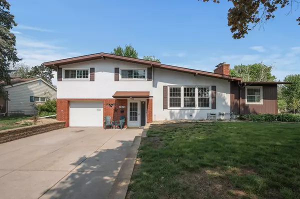2404 Earl LN, South Saint Paul, MN 55075