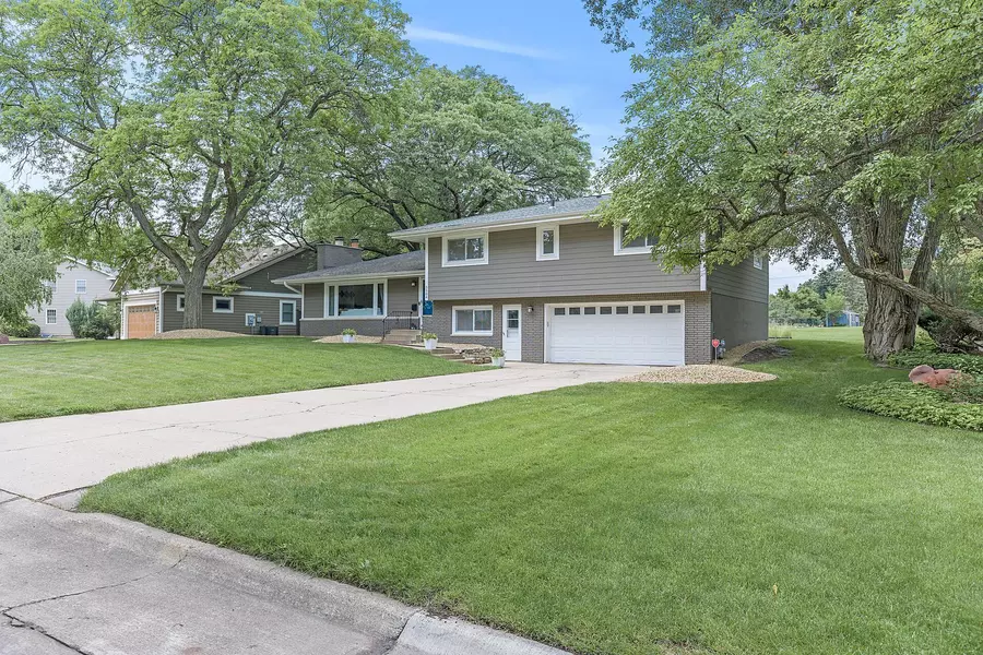 5504 Mcguire RD, Edina, MN 55439