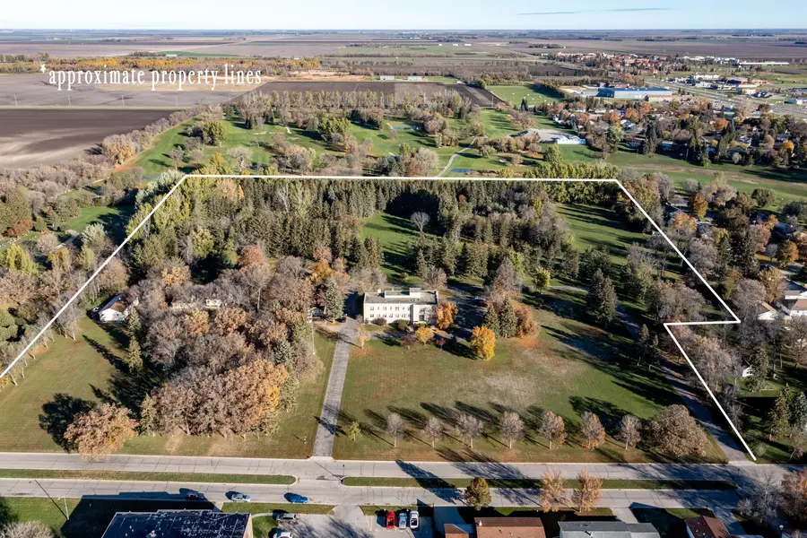 1220 Memorial DR, Crookston, MN 56716