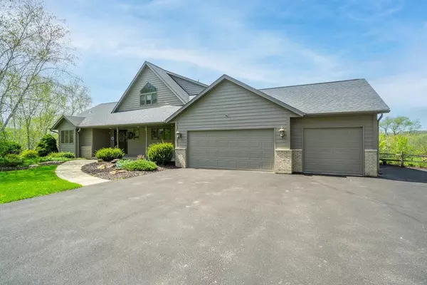 N34481 Arneson Hill LN, Whitehall, WI 54773