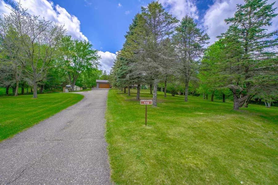 998 Tanney LN, Hudson, WI 54016