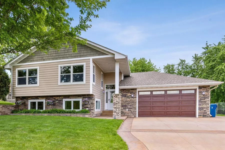 561 Gramsie RD, Shoreview, MN 55126