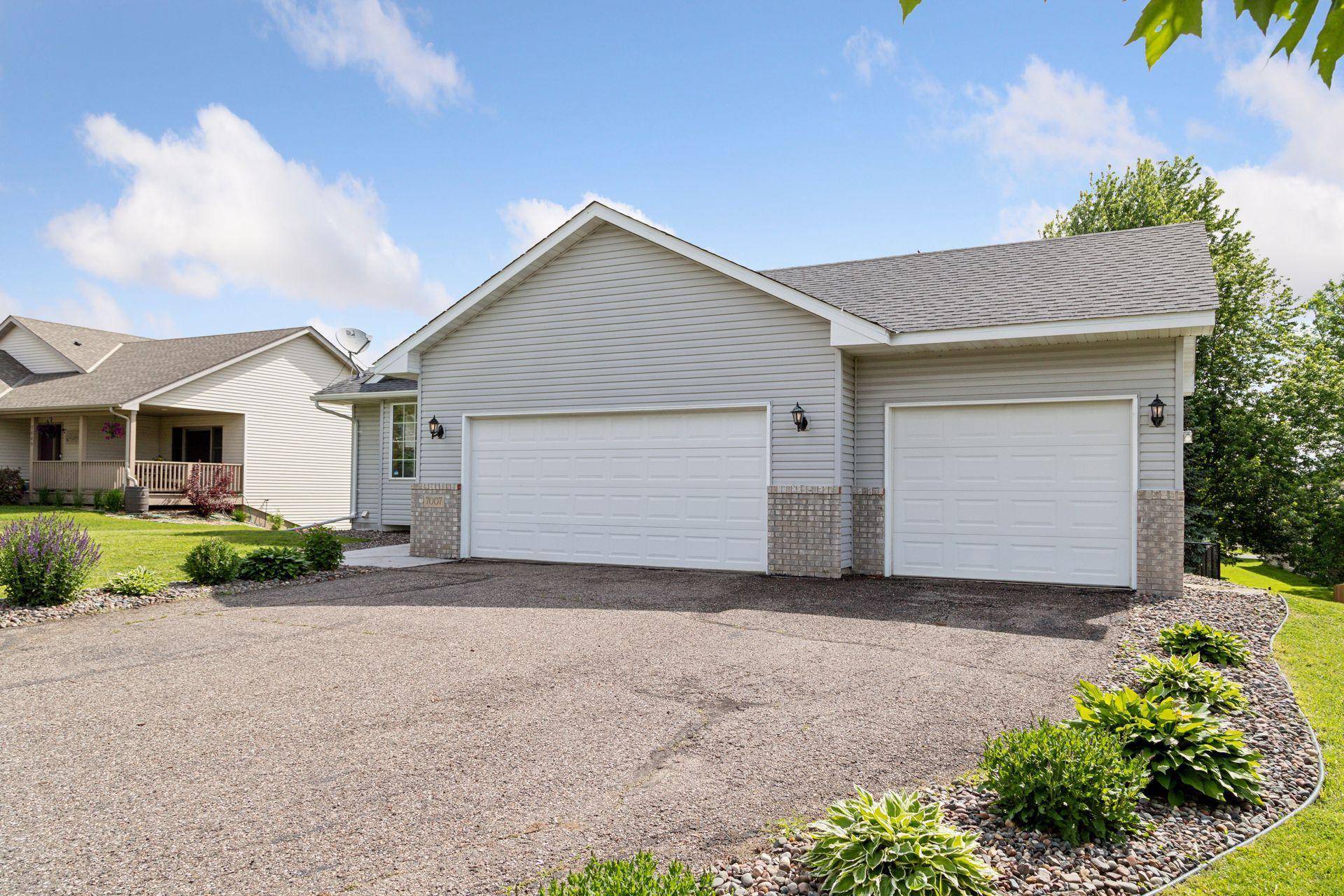 Rockford, MN 55373,7007 Sarah LN