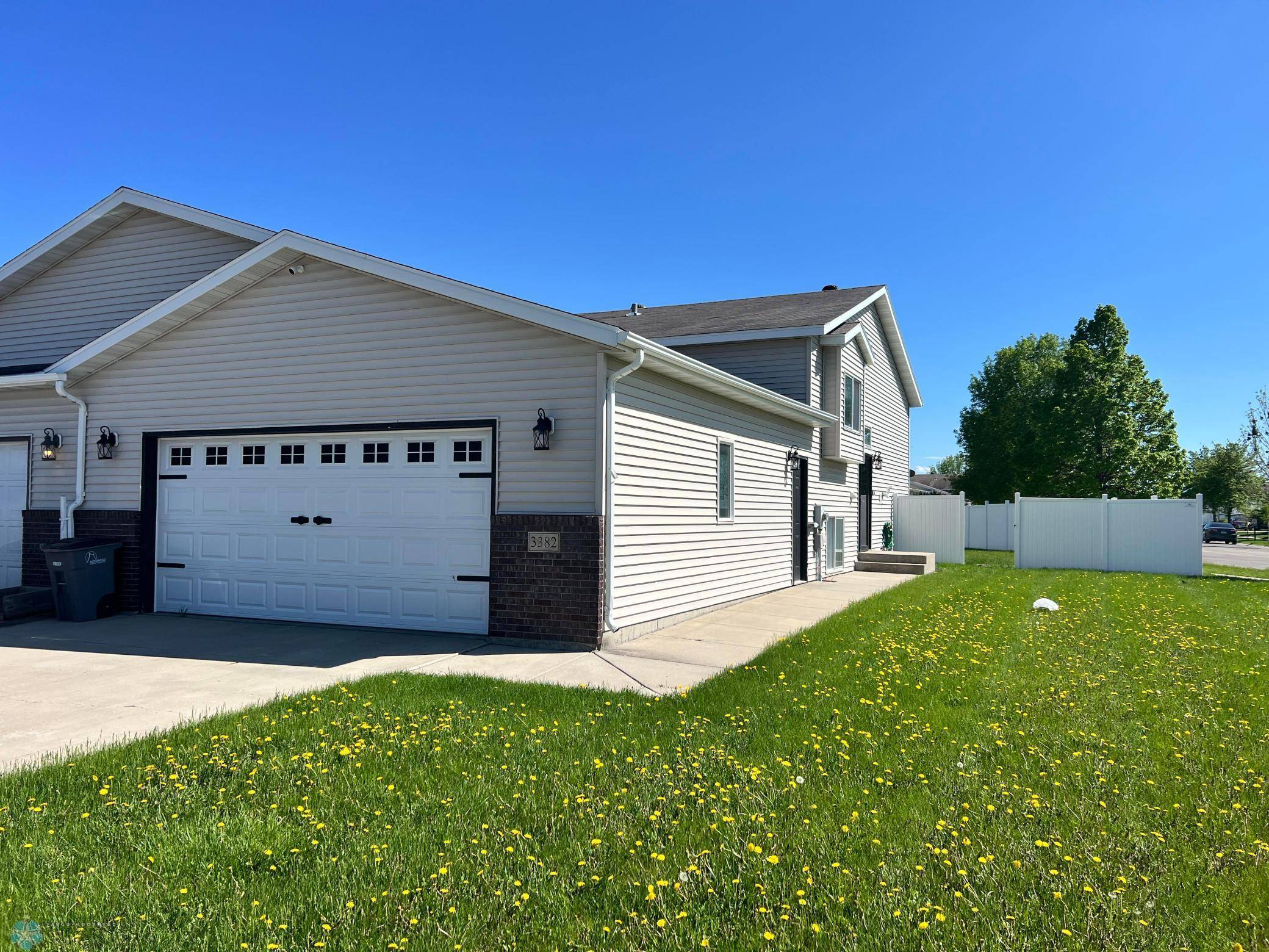 3382 10th ST S, Moorhead, MN 56560