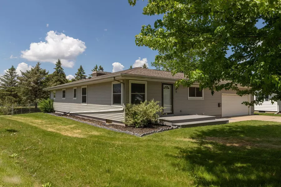 711 Reichels CIR NE, Stewartville, MN 55976