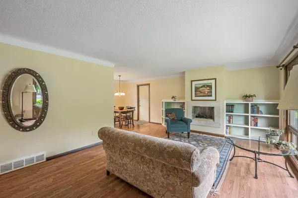Roseville, MN 55113,1146 Roselawn AVE W