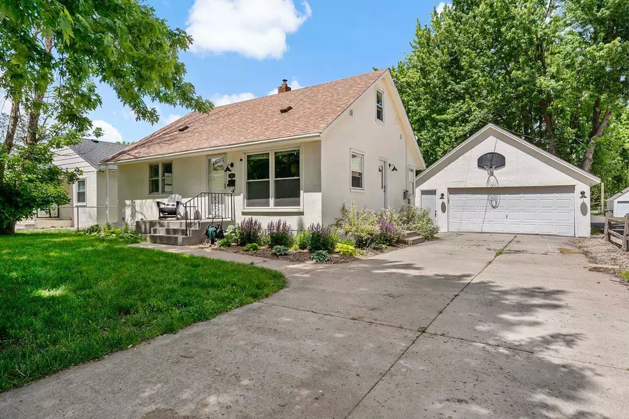 509 Broadway ST E, Osseo, MN 55369