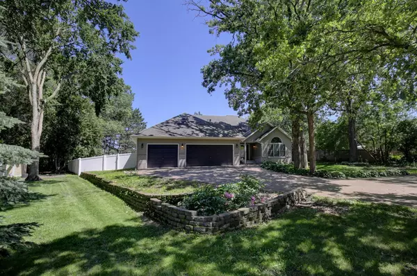 26299 Glen Oak DR,  Wyoming,  MN 55092