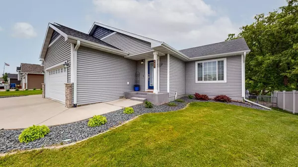 Kasson, MN 55944,907 6th AVE NE