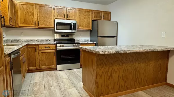 Fargo, ND 58103,2420 25 1/2 AVE S #206