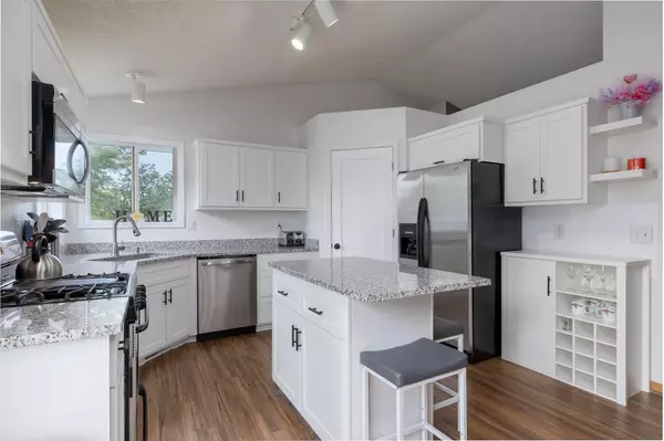 568 Amur CIR NW, Saint Michael, MN 55376