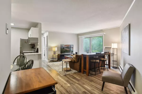 Golden Valley, MN 55427,9143 Highway 55 #304